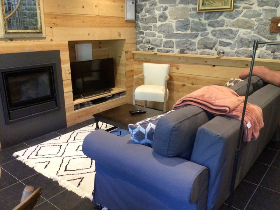 L’eau et la pierre House in Wallonia, Belgium