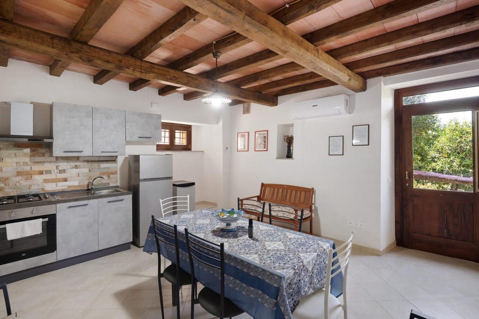 Property building, Kitchen or kitchenette, Living room