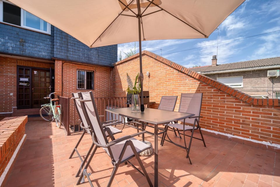 A Casa Grande CASA CAFE MADRID 20 PERSONAS Chalet in Madrid