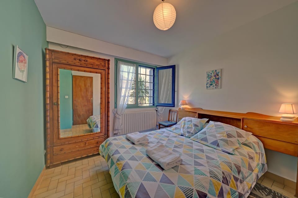 Living room, Bedroom