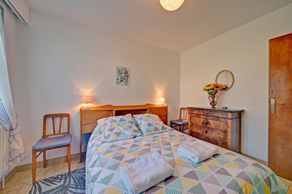 Living room, Bedroom