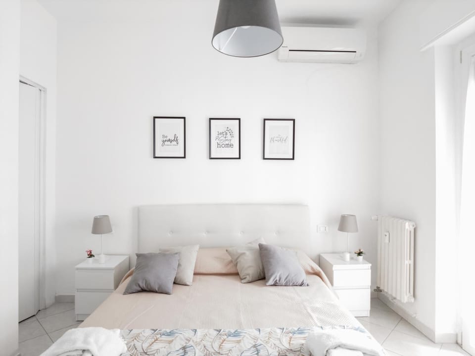 Bed, Bedroom, air conditioner
