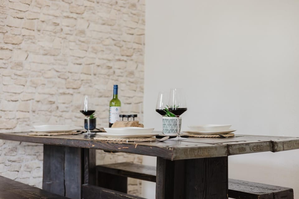 Food and drinks, Dining area, Alcoholic drinks