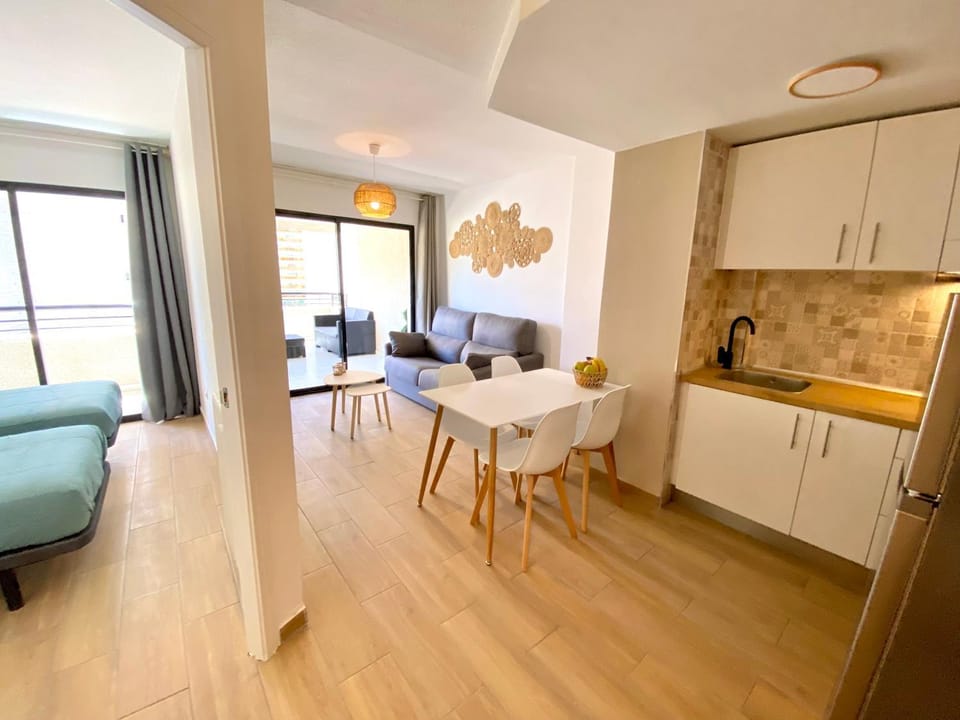Kitchen or kitchenette, Living room, Seating area, Dining area