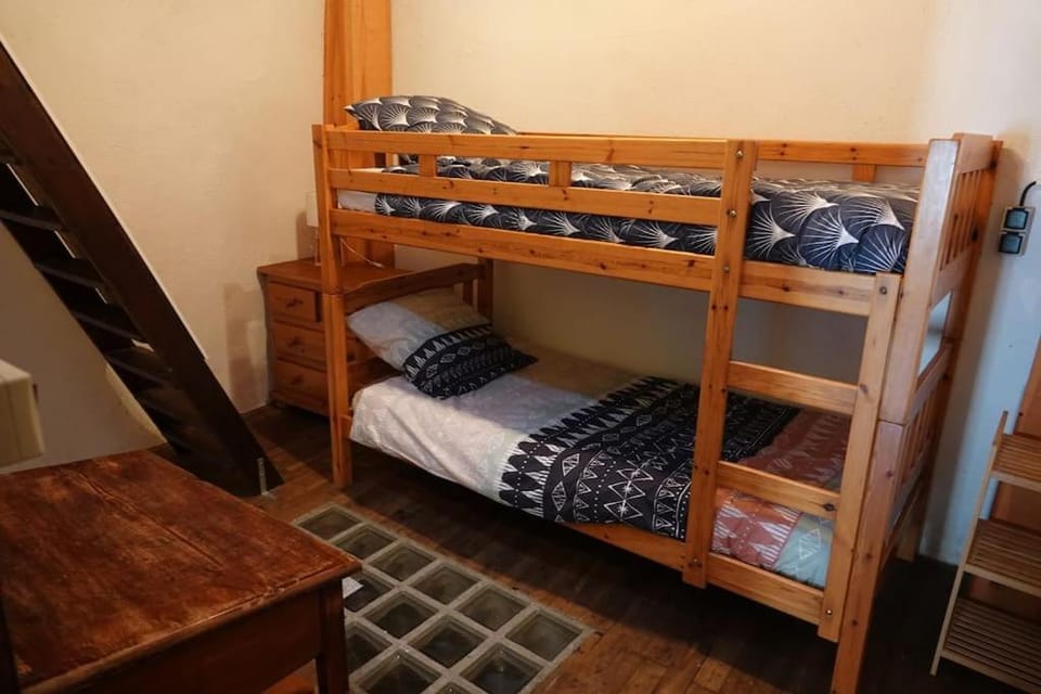 Bedroom, bunk bed