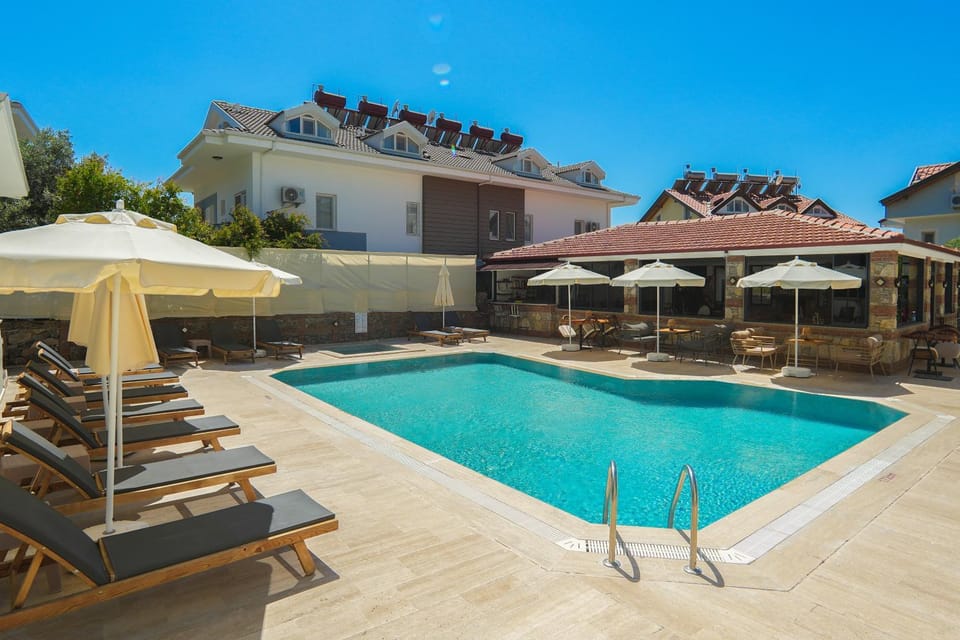 Restaurant/places to eat, Swimming pool