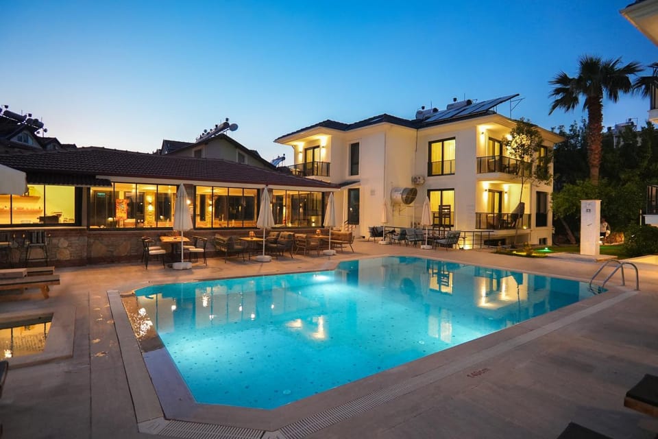 Property building, Restaurant/places to eat, Swimming pool