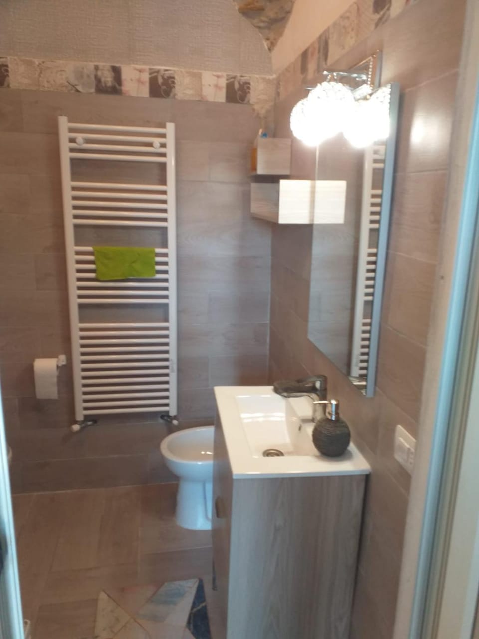 Toilet, Bathroom, towels