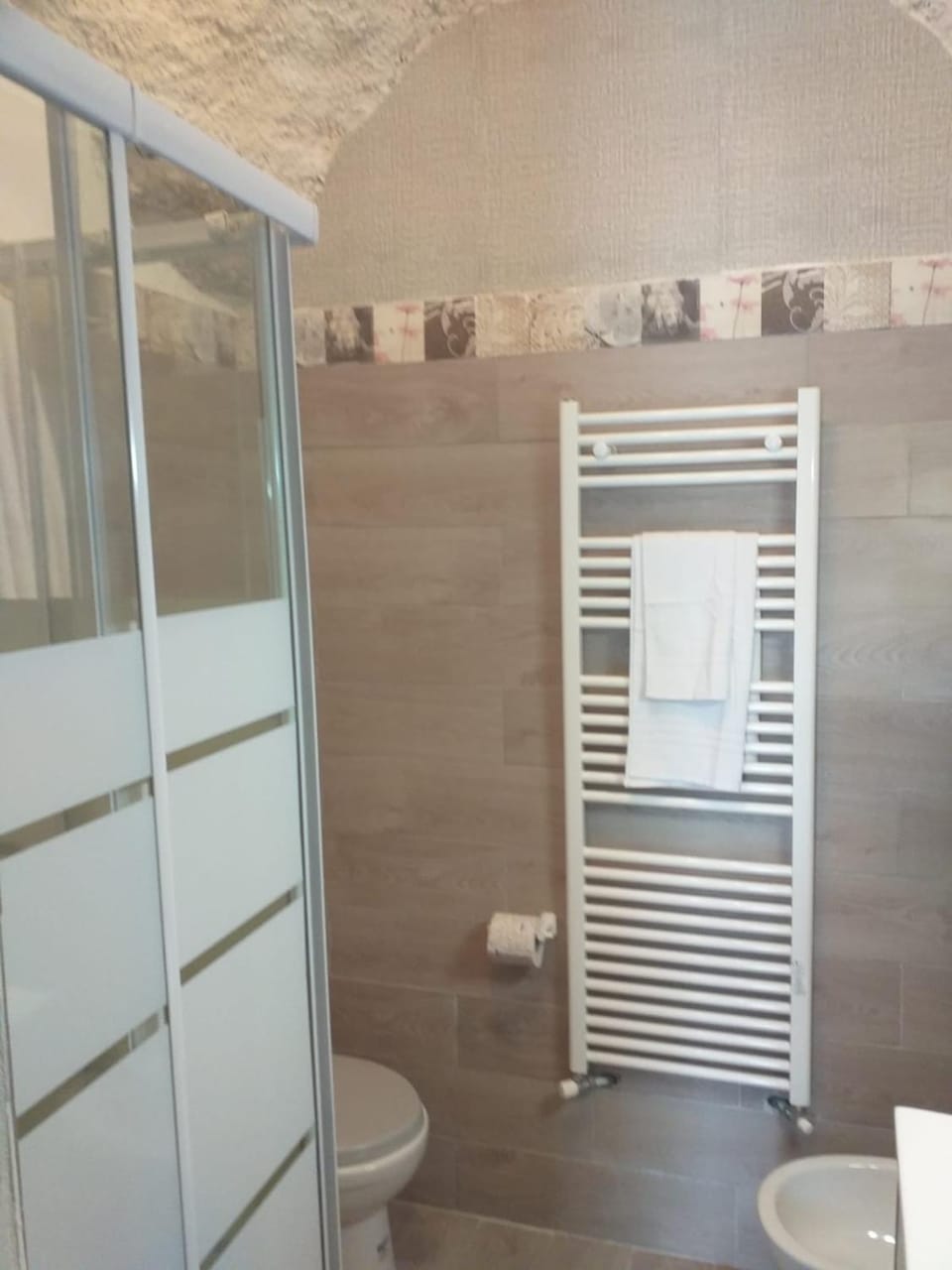 Shower, Toilet, Bathroom, towels