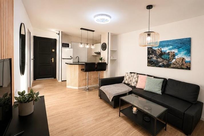 Kitchen or kitchenette, Living room, Seating area, Dining area