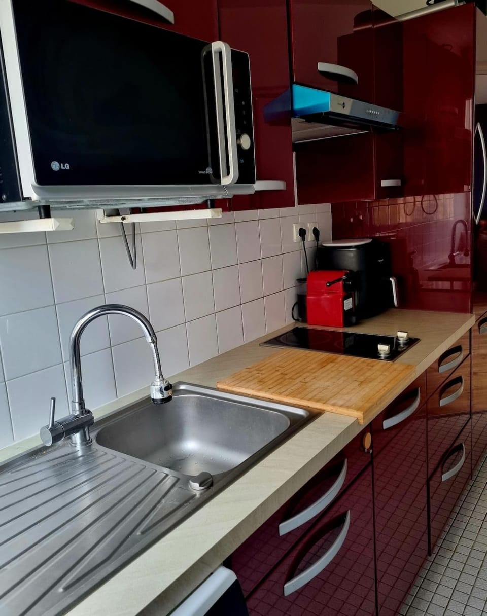 Kitchen or kitchenette