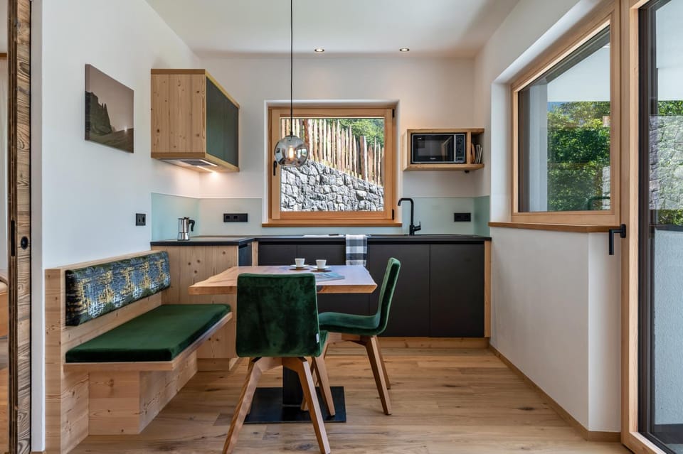Property building, Kitchen or kitchenette, Living room