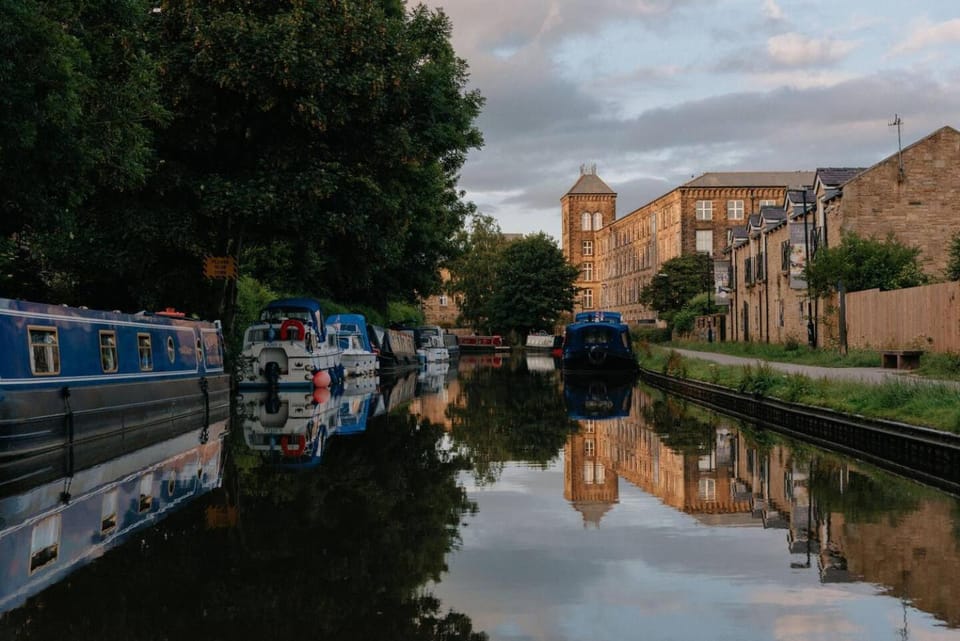 Modern Skipton House, Sleeps 5, Canal & Parking House in Skipton