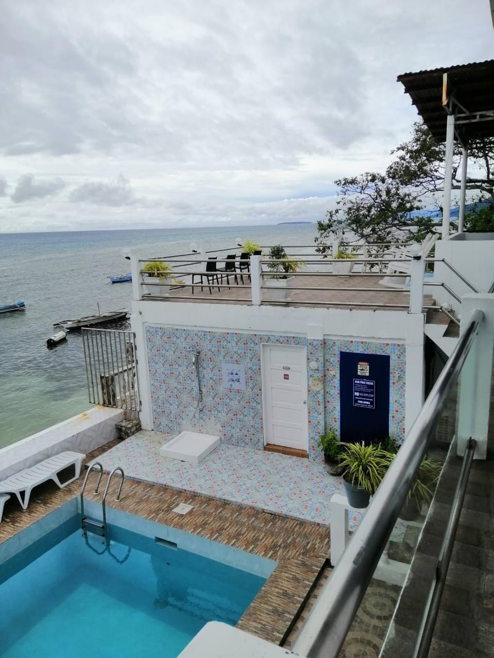 View (from property/room), Balcony/Terrace, Pool view, Sea view, Swimming pool, sunbed