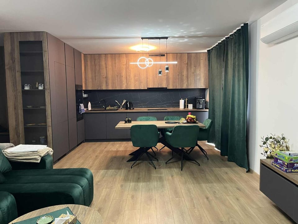 Seating area, Dining area, kitchen
