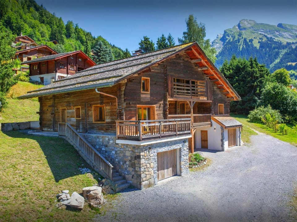 Property building, Day, Natural landscape, Summer, Mountain view