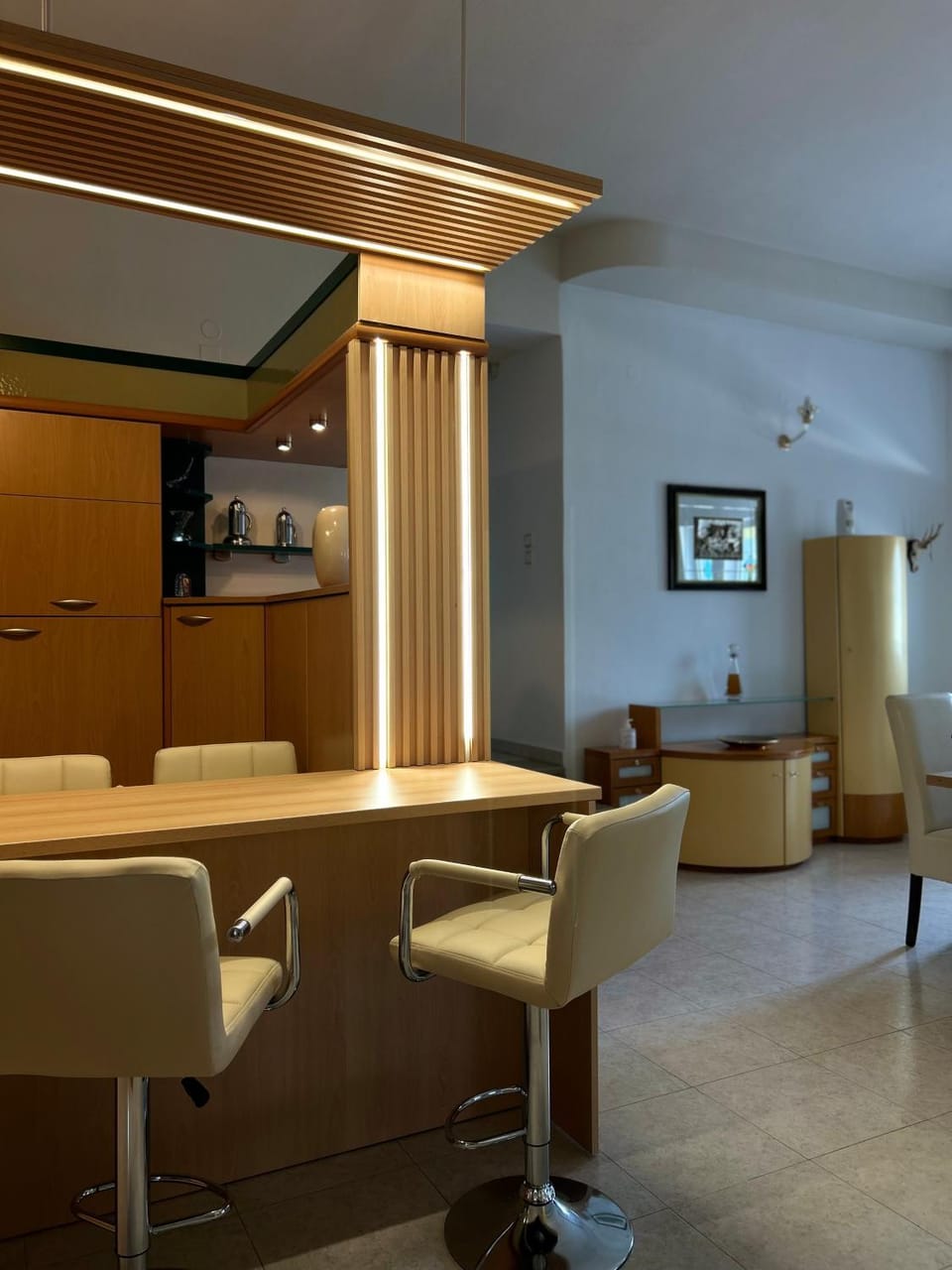 Kitchen or kitchenette, Living room, Seating area, hair dresser