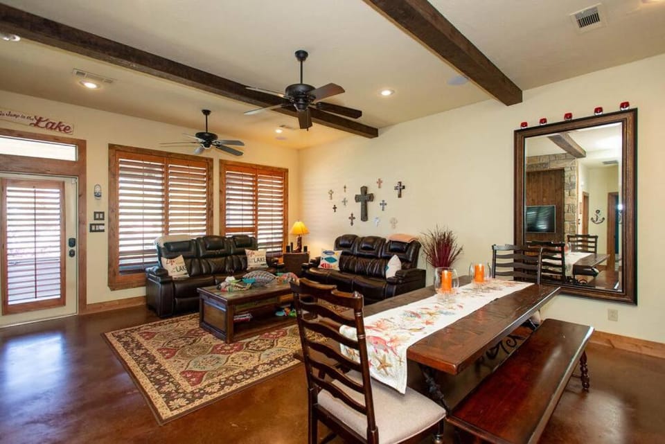 Communal lounge/ TV room, Living room, Seating area