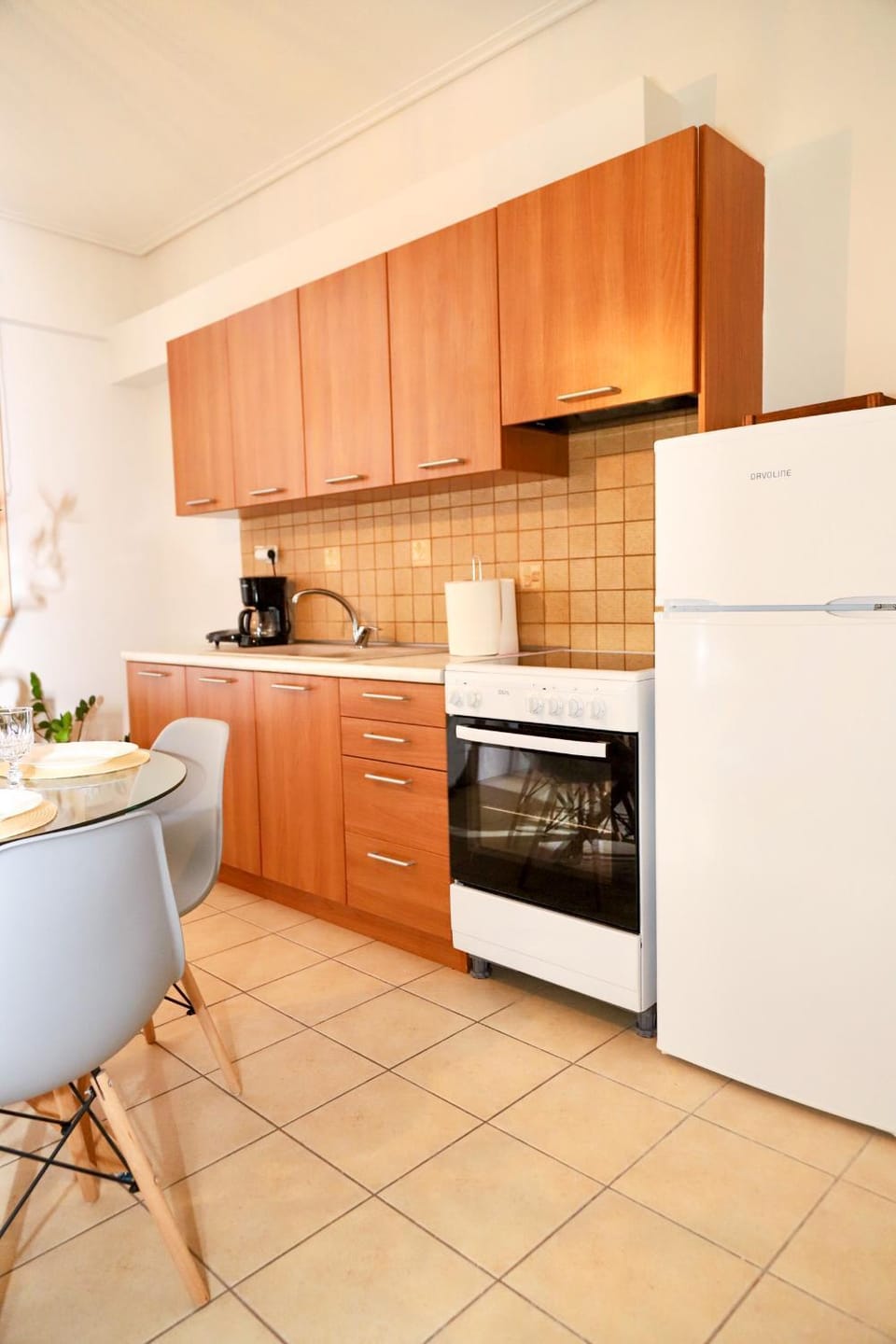 Kitchen or kitchenette, Dining area, oven, stove
