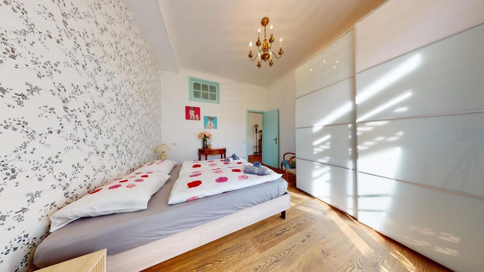 Bed, Photo of the whole room, Bedroom