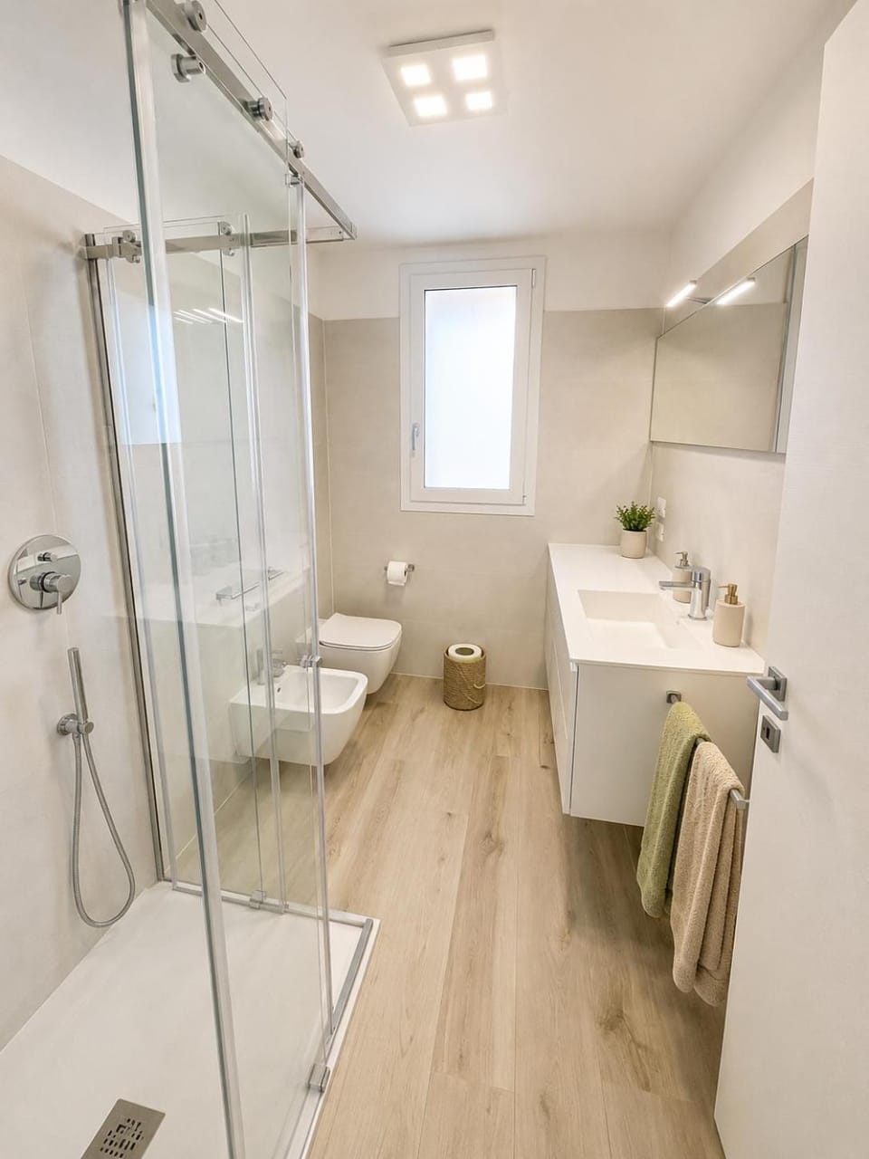 Shower, Toilet, Bathroom, bidet, hair dryier, towels