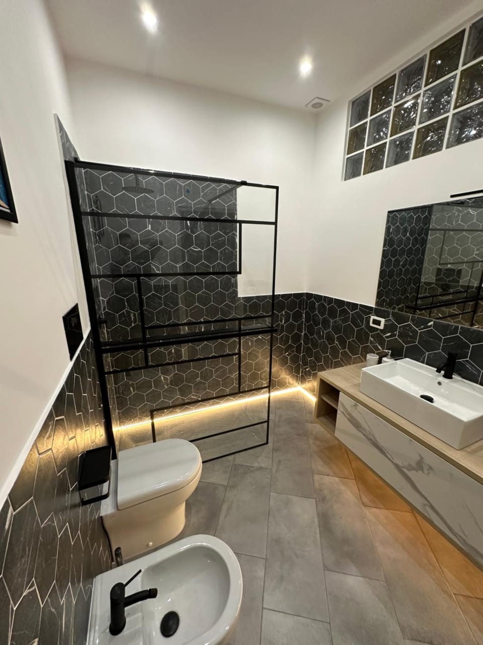 Shower, Toilet, Bathroom