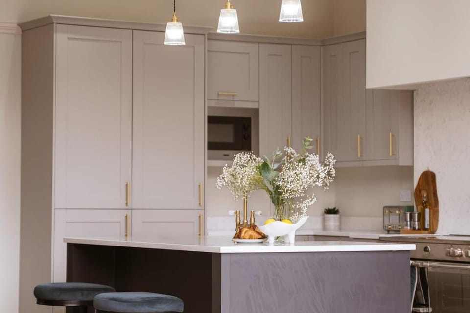 Our House Collective - Luxury Stay in Lincoln City Centre, Hot tub, Sleeps 16 House in Lincoln
