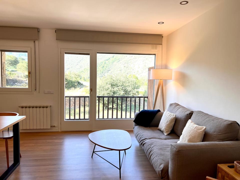 View (from property/room), Balcony/Terrace, Living room, Seating area, Dining area, internet