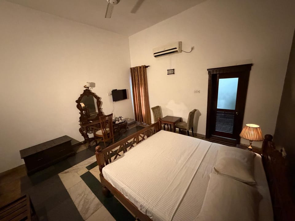 Peradeniya Rest House Hotel in Kandy