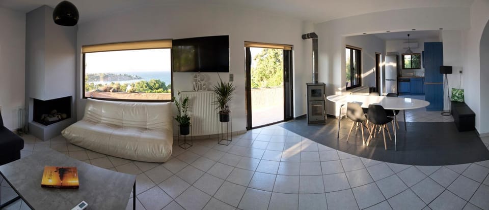 Living room, Photo of the whole room, Dining area, Sea view, flat iron