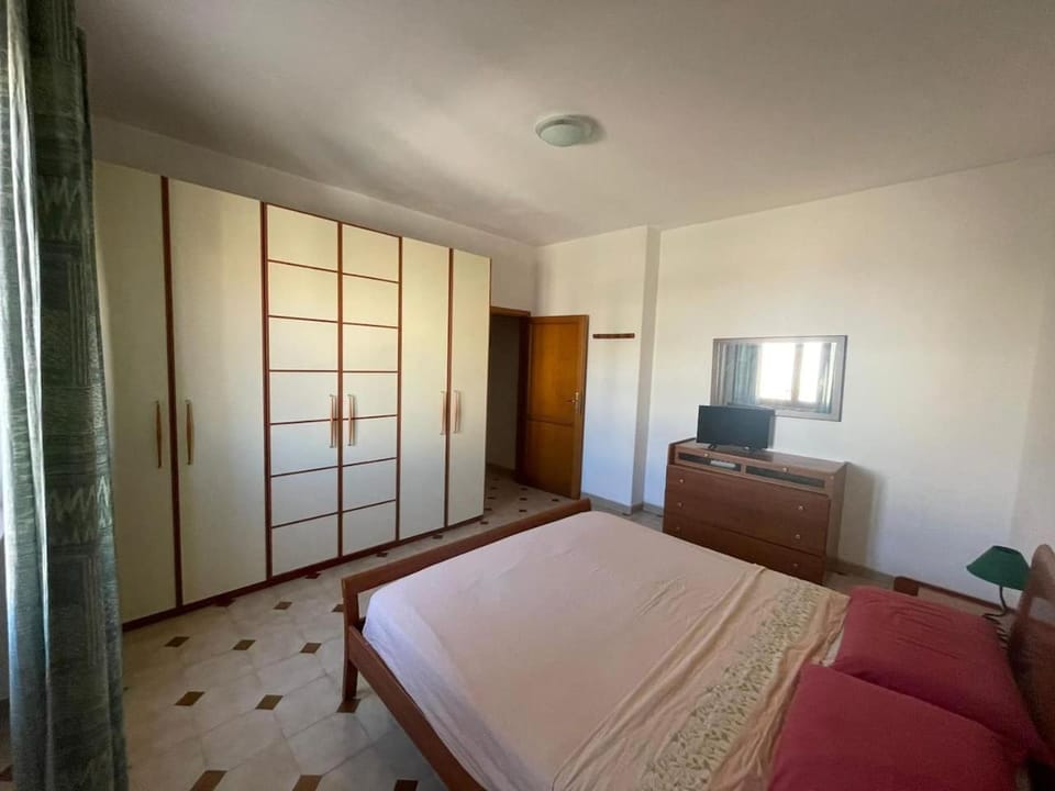 Bed, TV and multimedia, Photo of the whole room, Bedroom, wardrobe