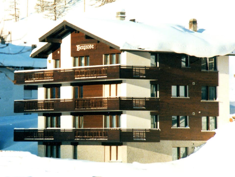 Facade/entrance, Winter