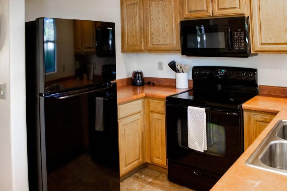 Kitchen or kitchenette, pet friendly, stove