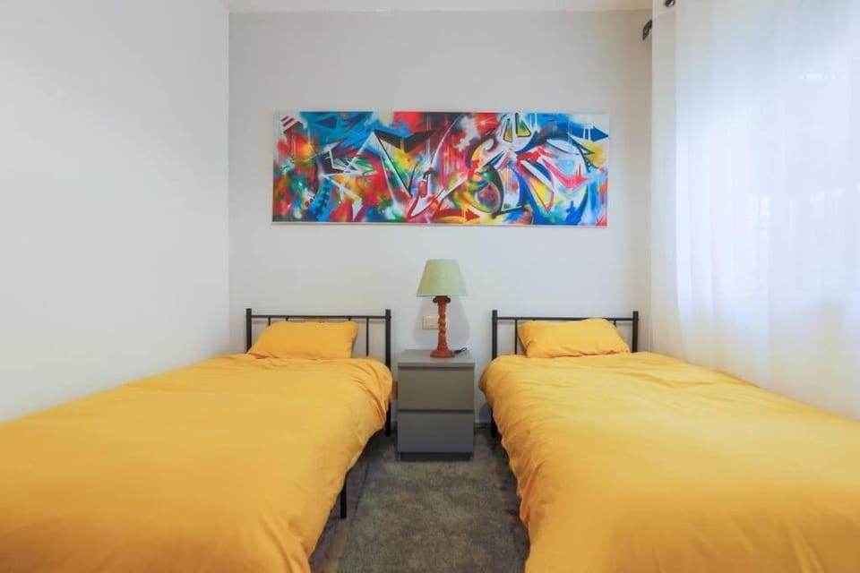 Bed, Photo of the whole room, Decorative detail, Bedroom