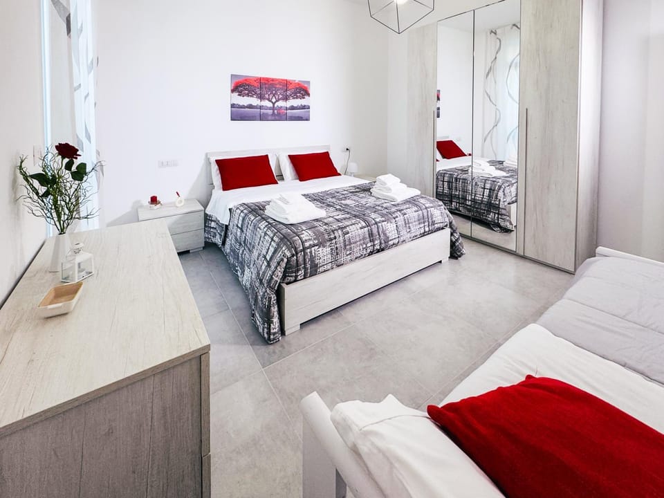 Photo of the whole room, Bedroom