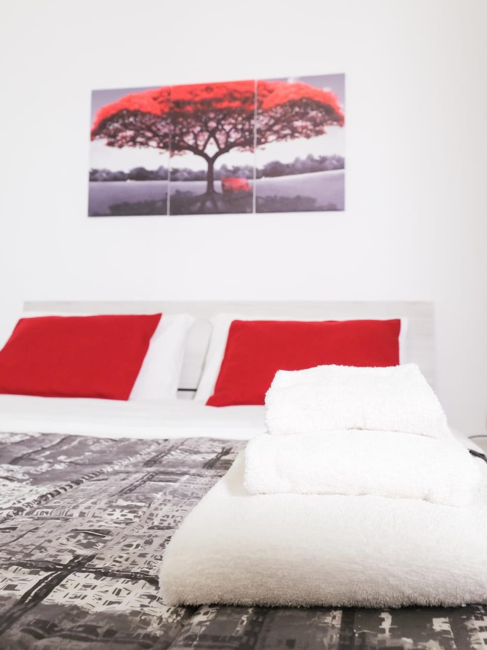 Photo of the whole room, Bedroom