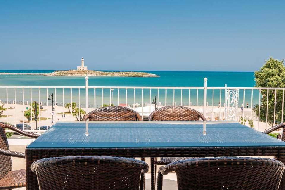 View (from property/room), Balcony/Terrace, Dining area