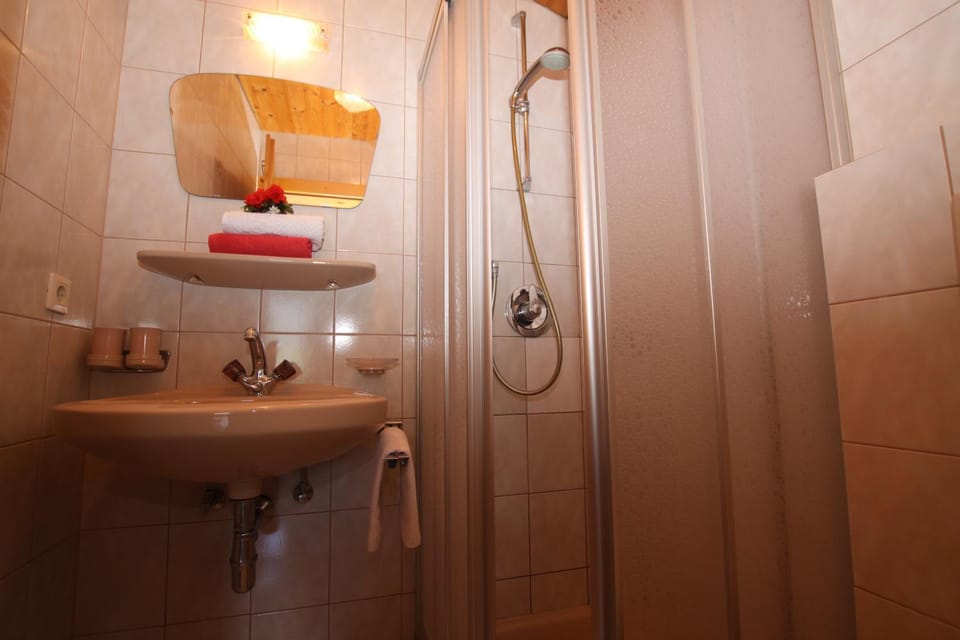 Landhaus Granat Bed and Breakfast in Tyrol