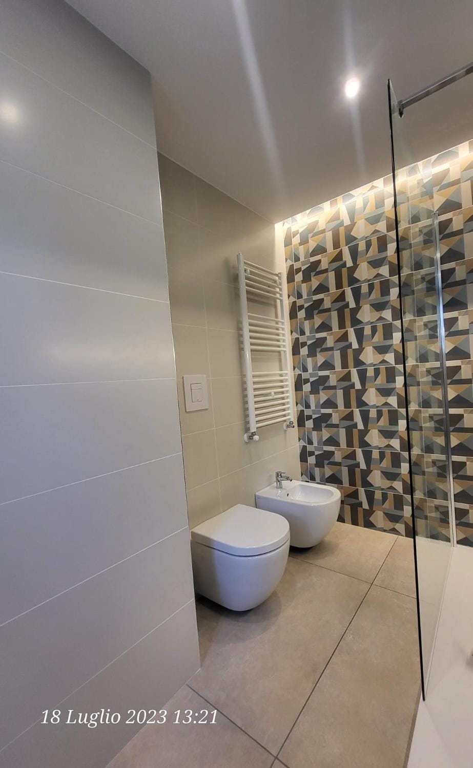 Shower, Toilet, Bathroom, bidet, heating, towels