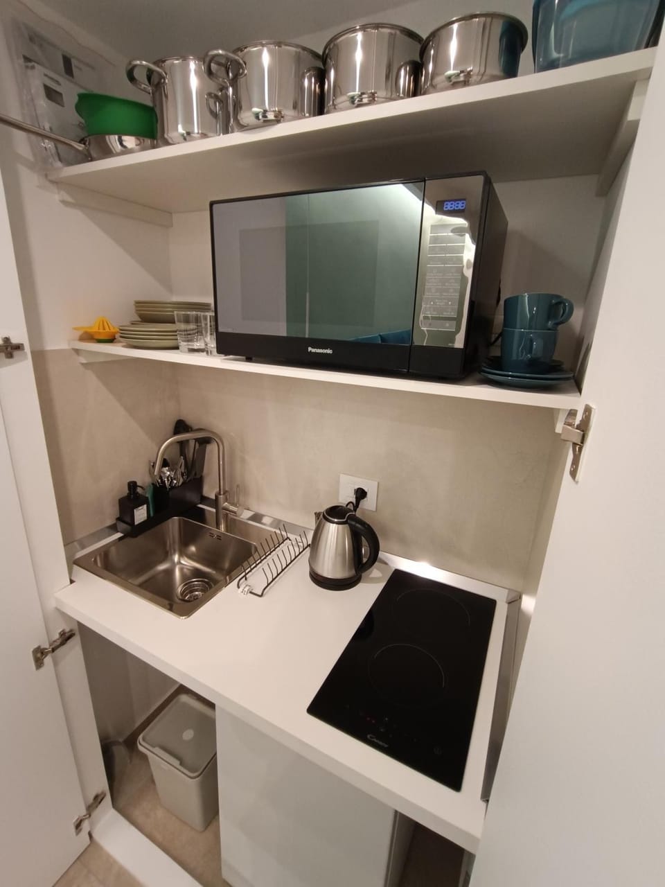 Coffee/tea facilities, Kitchen or kitchenette, minibar, pet friendly, stove
