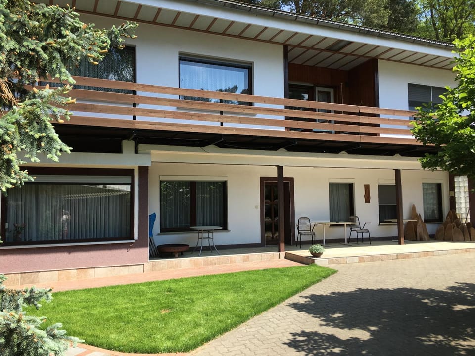 Patio, Facade/entrance, BBQ facilities, Balcony/Terrace
