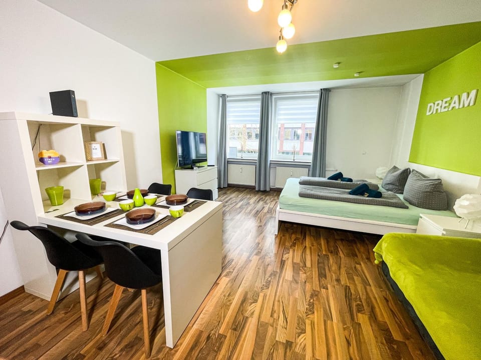 Communal lounge/ TV room, TV and multimedia, Kitchen or kitchenette, Living room, Seating area, Evening entertainment
