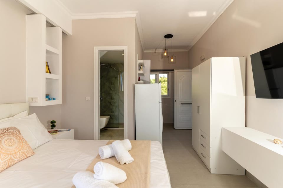 Bathroom, Kitchen or kitchenette, Bedroom