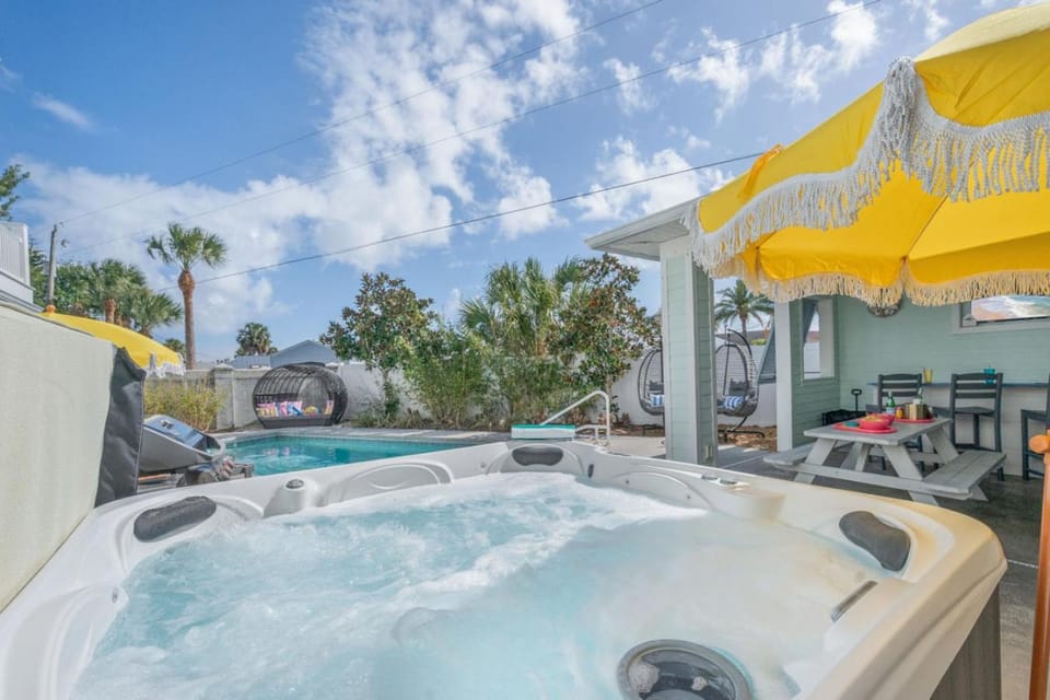 Luxury Resort, Near Beach, Heated Pool, Game Room, Hot Tub, Tiki Bar, Pets House in Butler Beach
