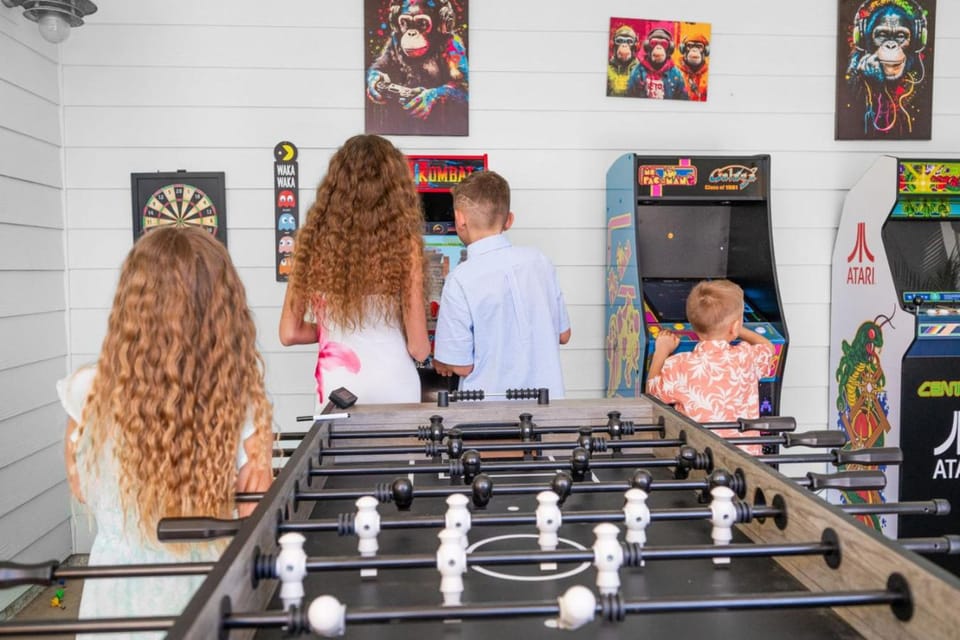 Luxury Resort, Near Beach, Heated Pool, Game Room, Hot Tub, Tiki Bar, Pets House in Butler Beach