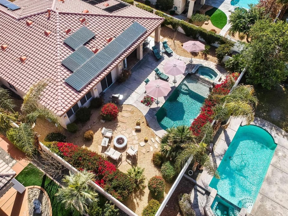 Luxurious Custom-built Villa Pool Spa Fire Pit more House in Palm Desert