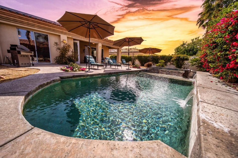 Luxurious Custom-built Villa Pool Spa Fire Pit more House in Palm Desert