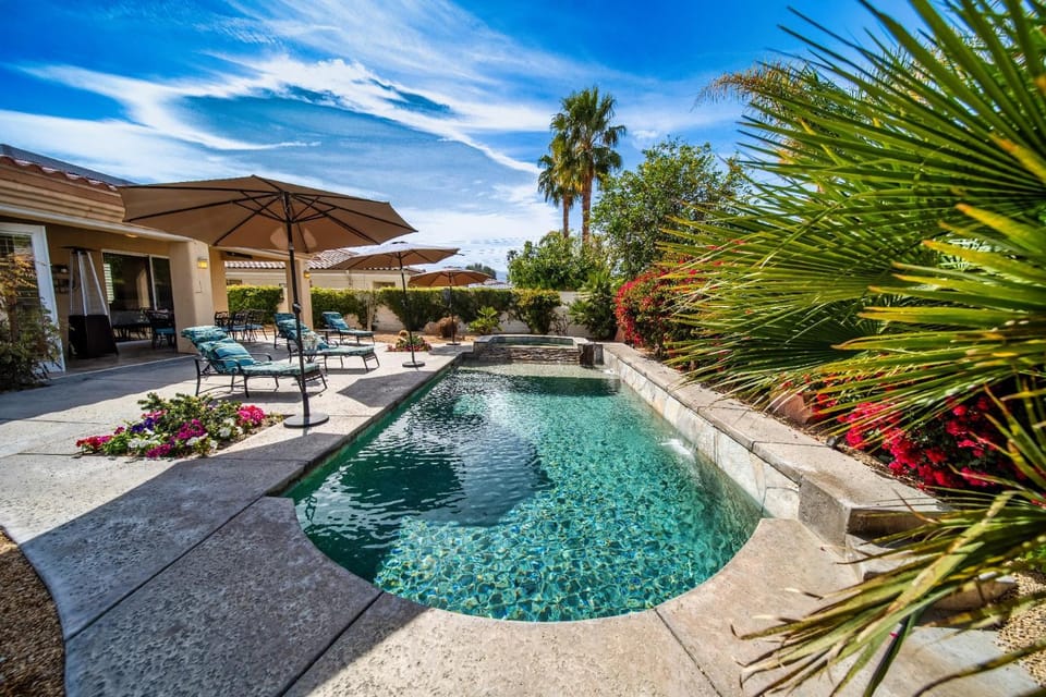 Luxurious Custom-built Villa Pool Spa Fire Pit more House in Palm Desert