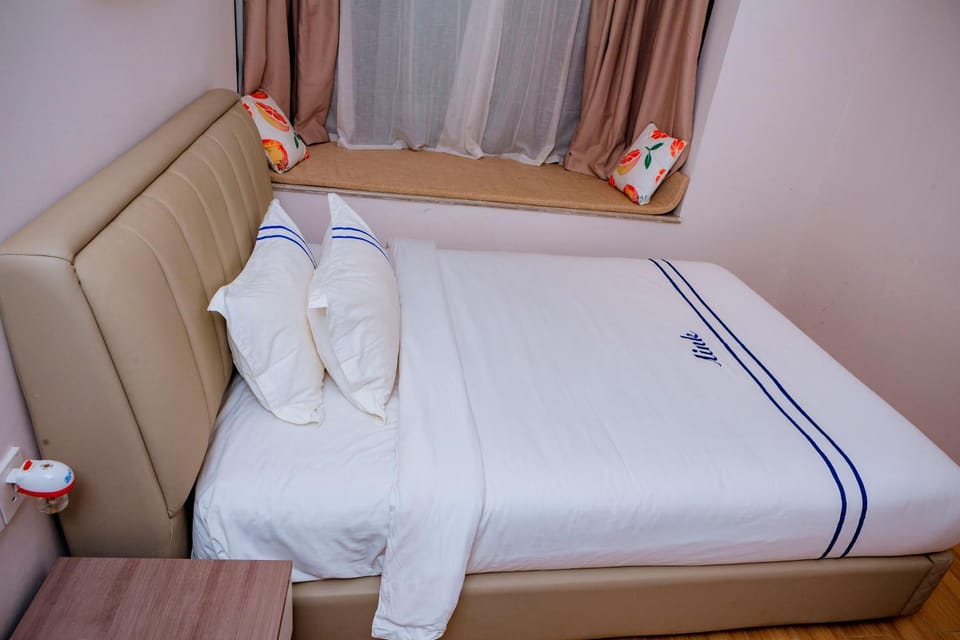 Bed, Photo of the whole room, towels