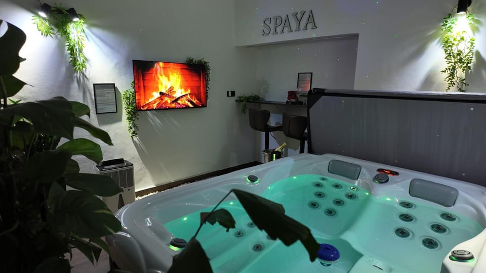 SPAYA JACUZZI centrum apartment - with home cinema & private parking Apartment in Slovakia